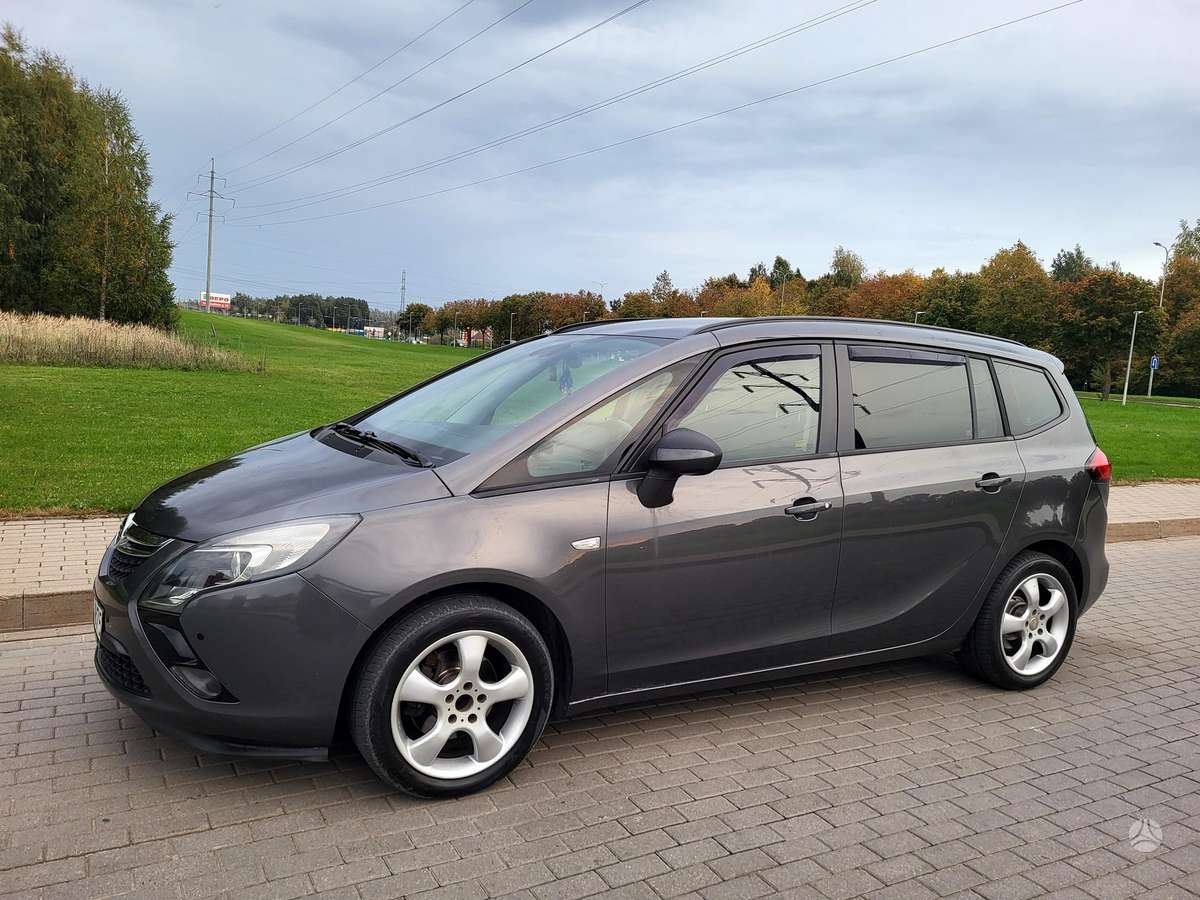 Opel Zafira 2012 — салон