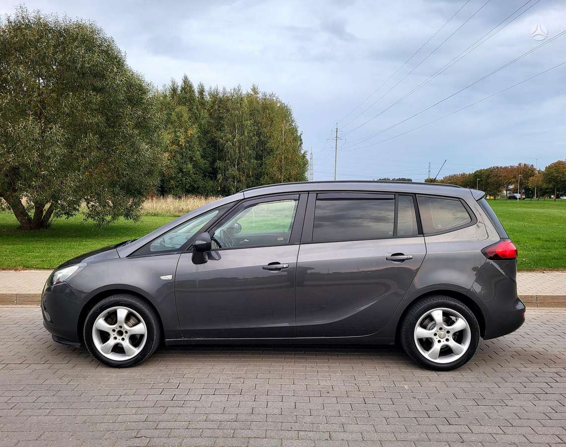 Opel Zafira 2012 — двигун 1400 cm³, 140 HP (103kW)