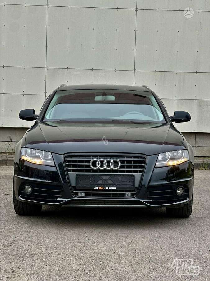 Audi A4 2010 — вигляд ззаду