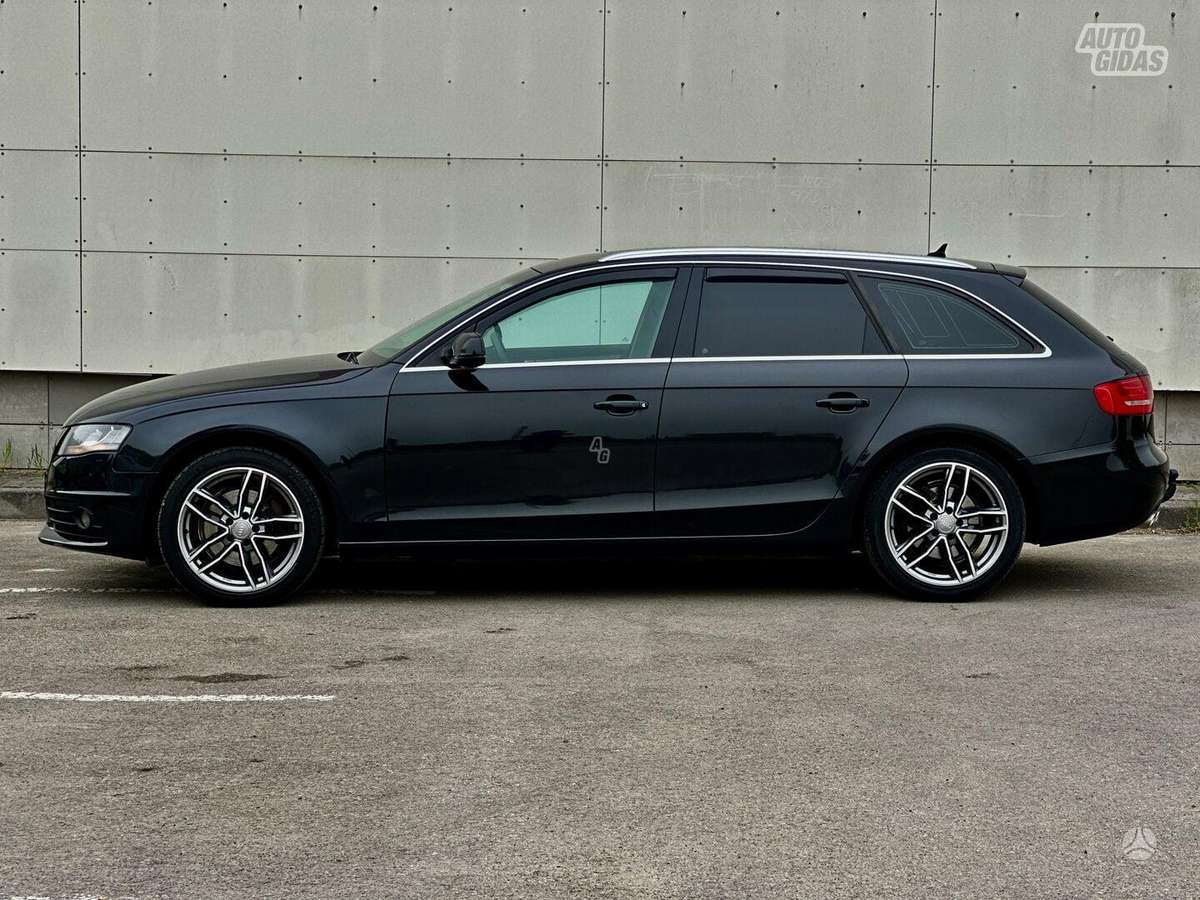 Audi A4 2010 — салон