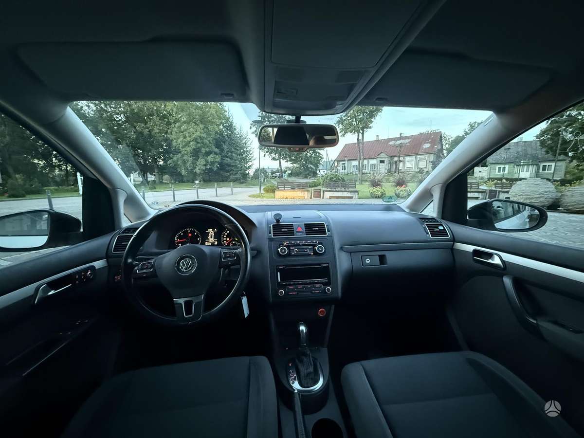 Volkswagen Touran 2014 — photo 17