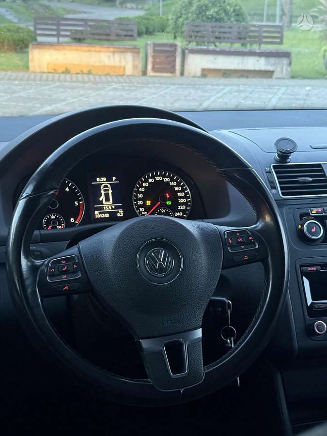 Volkswagen Touran 2014 — photo 18