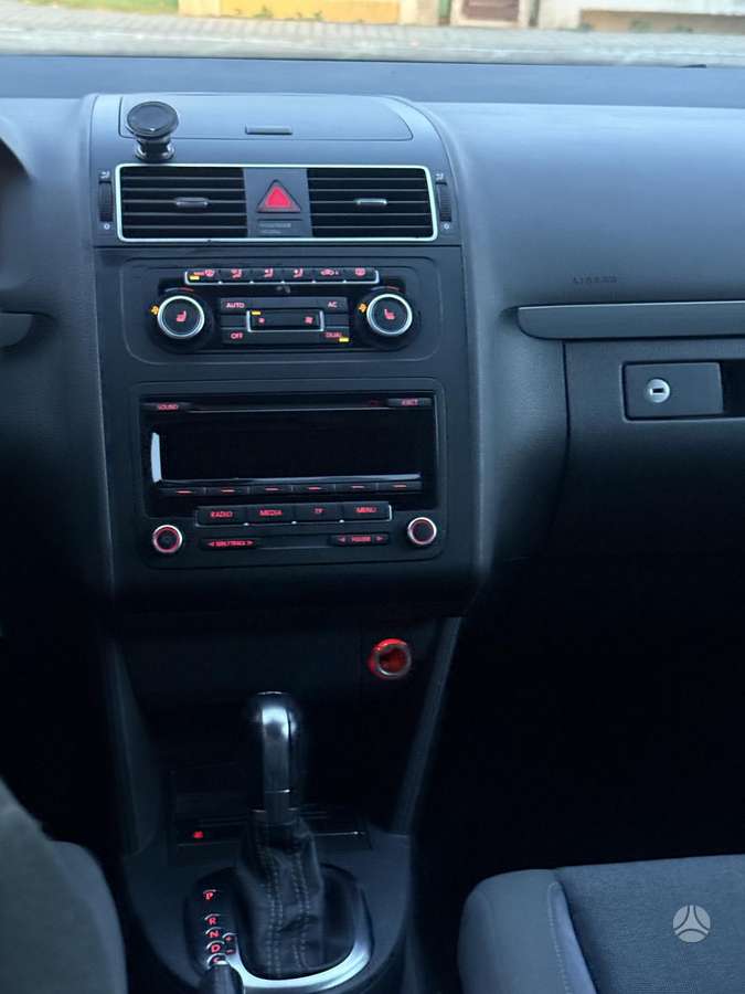 Volkswagen Touran 2014 — photo 19