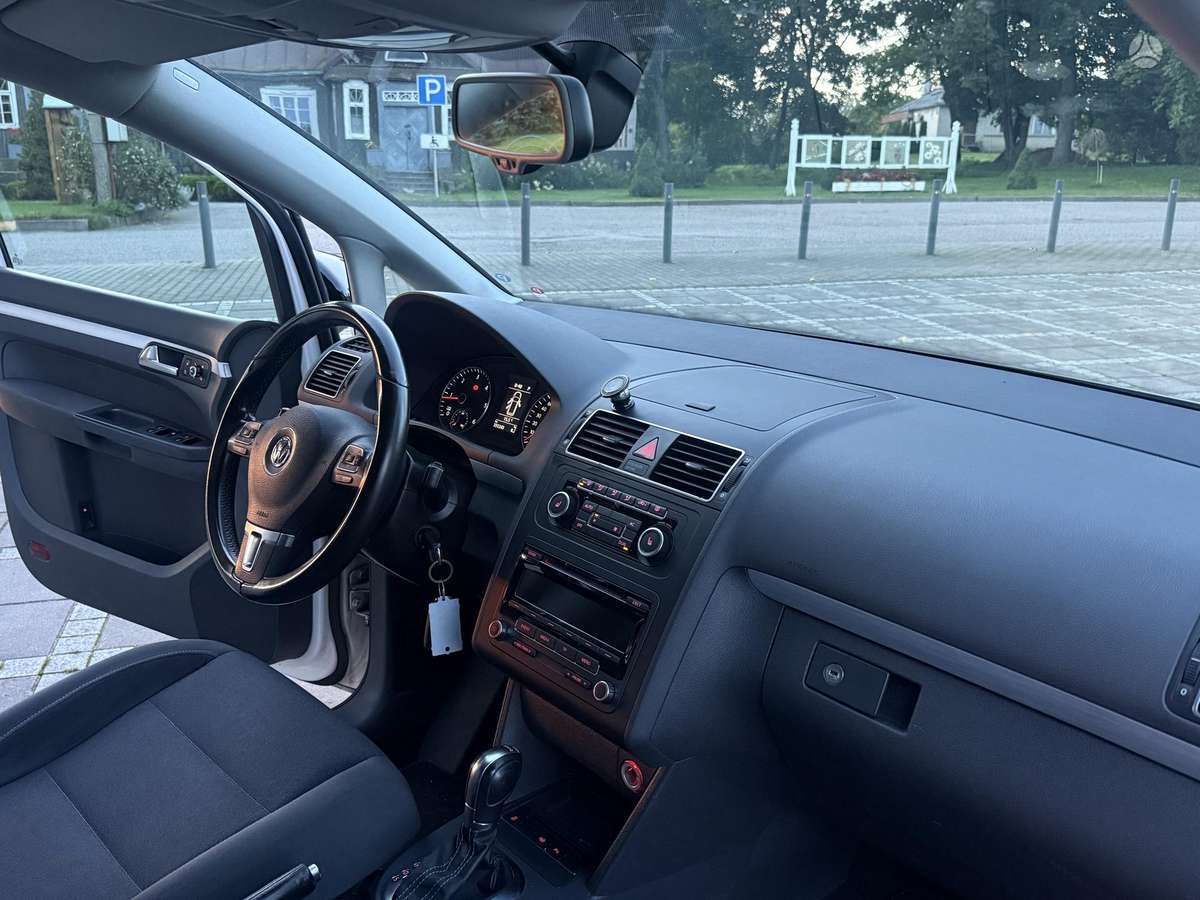 Volkswagen Touran 2014 — photo 20