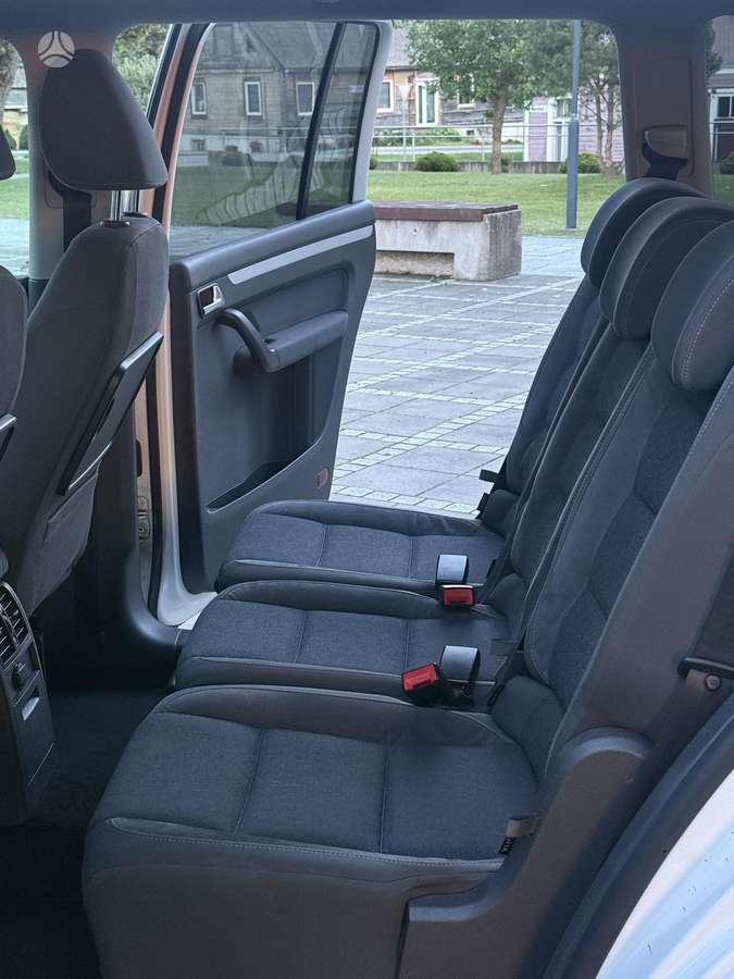Volkswagen Touran 2014 — photo 21