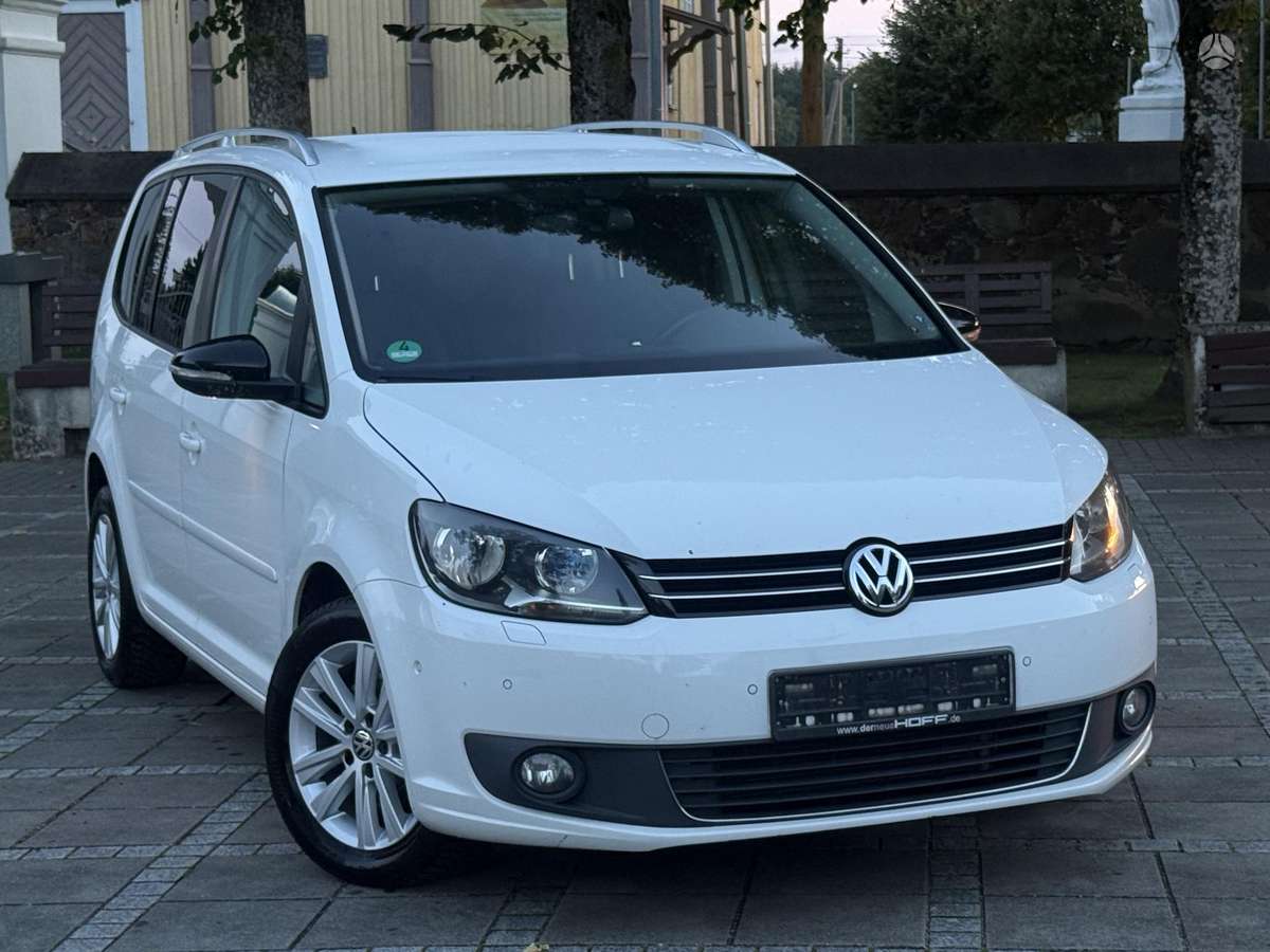 Volkswagen Touran 2014 — interior