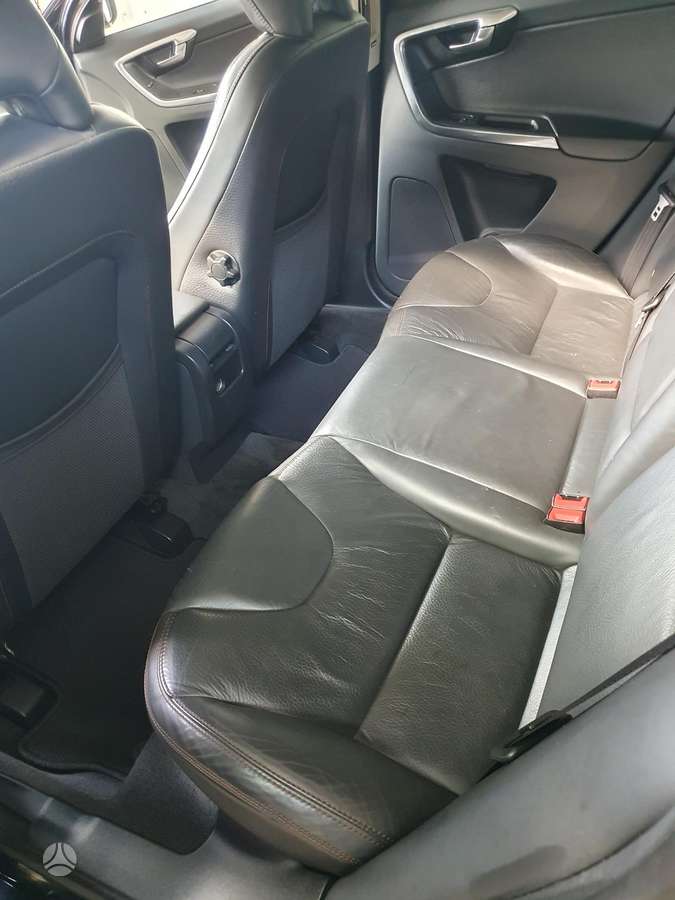 Volvo XC60 2012 — photo 15