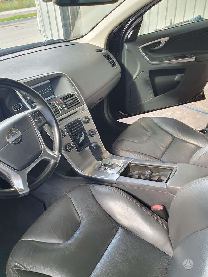 Volvo XC60 2012 — photo 16