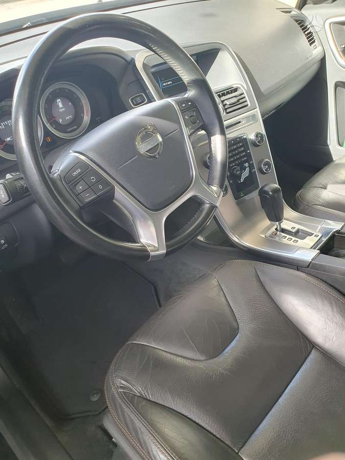Volvo XC60 2012 — photo 17