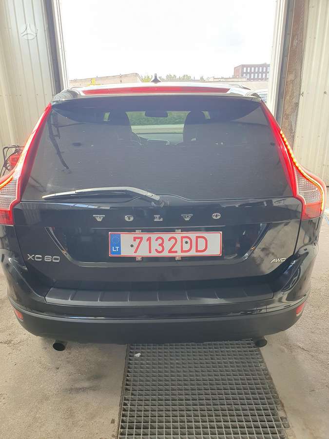 Volvo XC60 2012 — photo 8