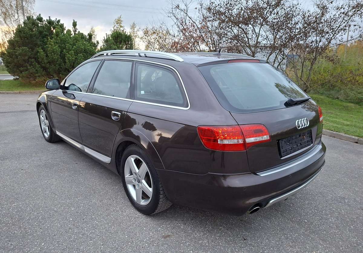 Audi A6 2009 — interior