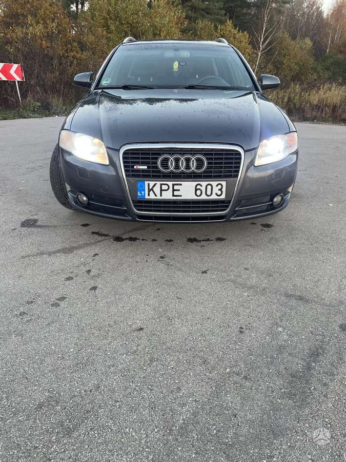 Audi A4 2005 — салон