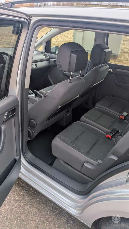 Volkswagen Touran 2012 — photo 10