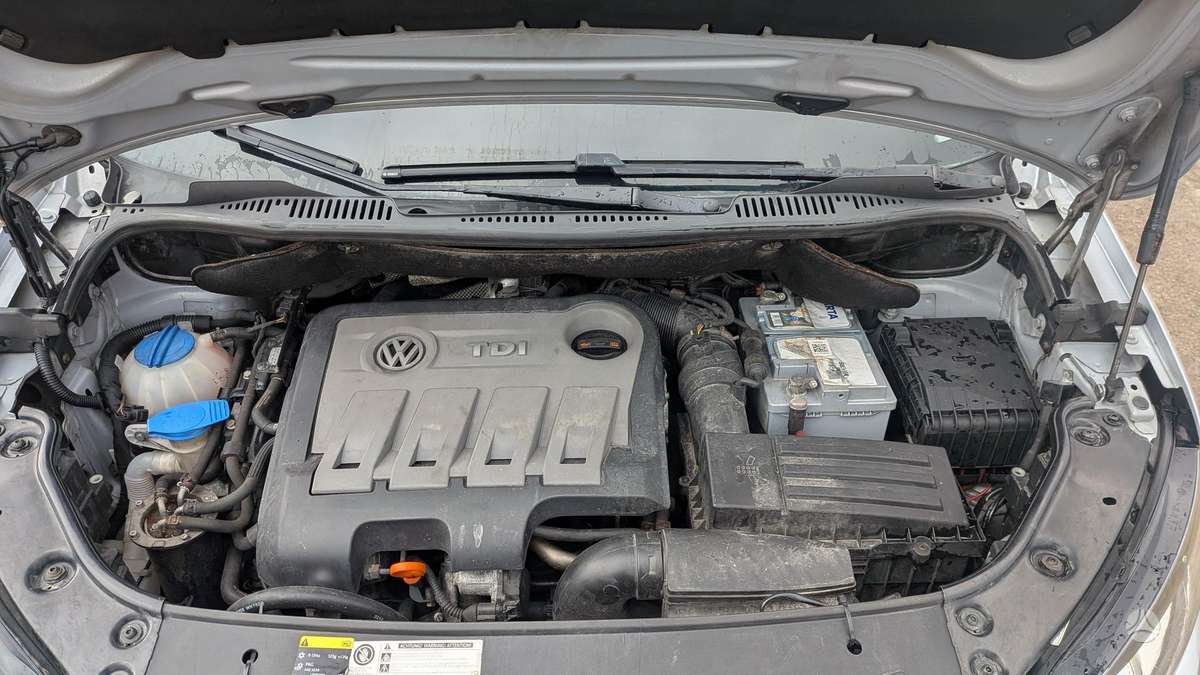 Volkswagen Touran 2012 — photo 11
