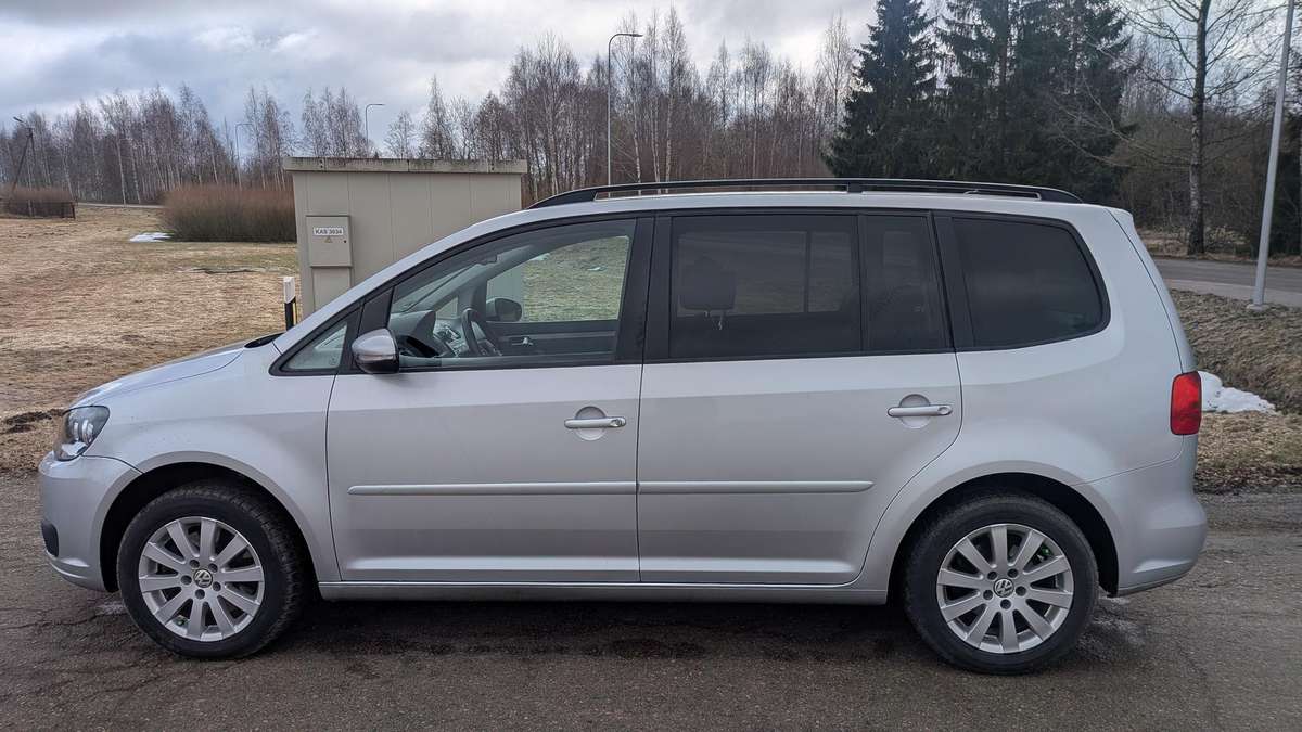 Volkswagen Touran 2012 — photo 13