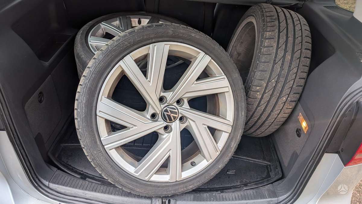 Volkswagen Touran 2012 — photo 17