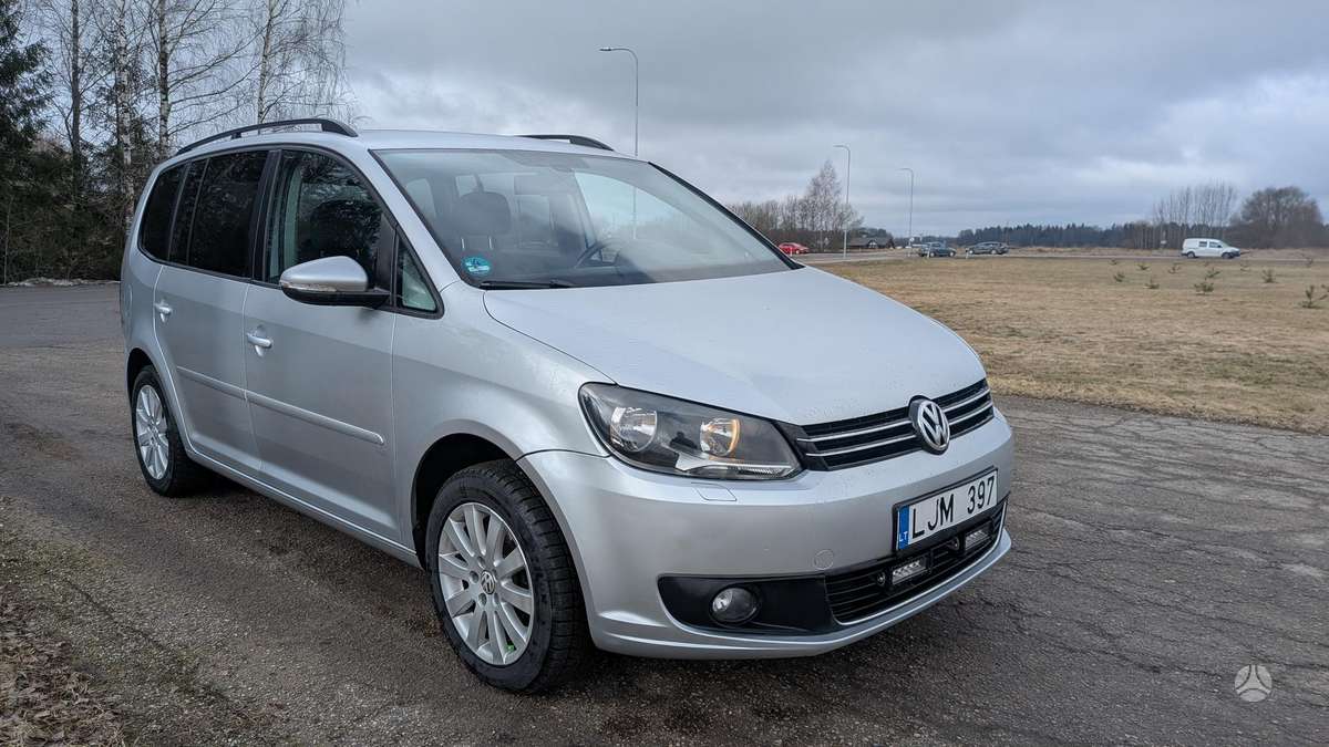 Volkswagen Touran 2012 — rear view