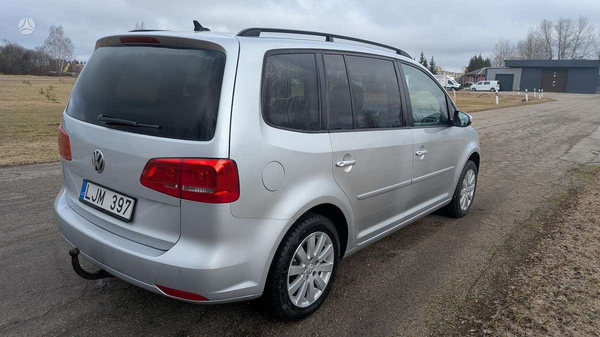 Volkswagen Touran 2012 — interior