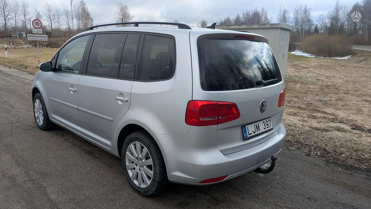 Volkswagen Touran 2012 — engine 1968 cm³, 140 HP (103kW)