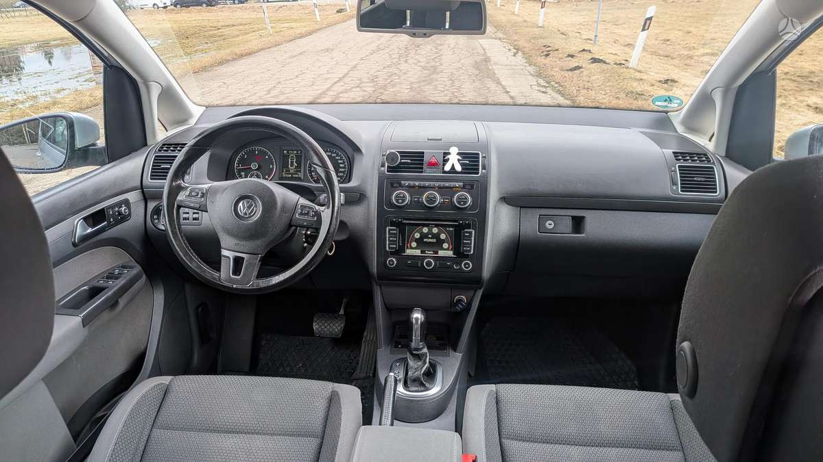 Volkswagen Touran 2012 — photo 6