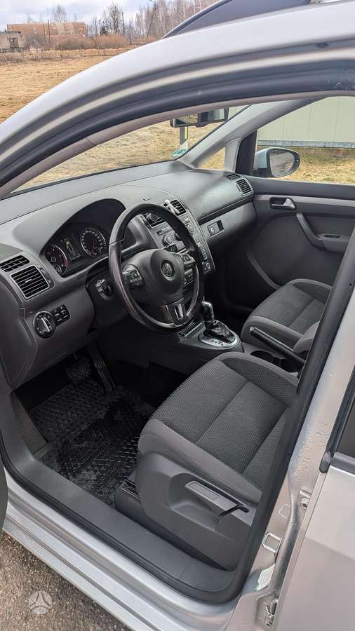 Volkswagen Touran 2012 — photo 7
