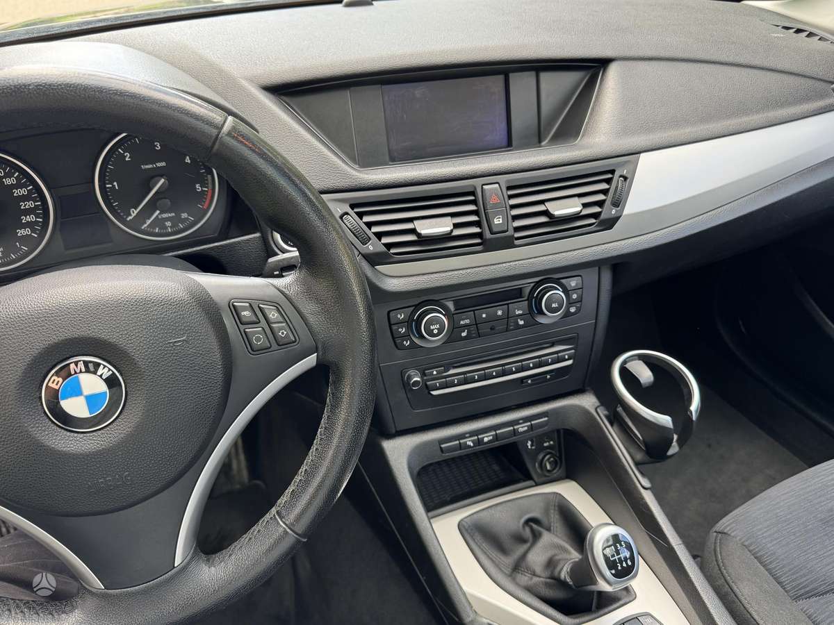 BMW X1 2011 — photo 10