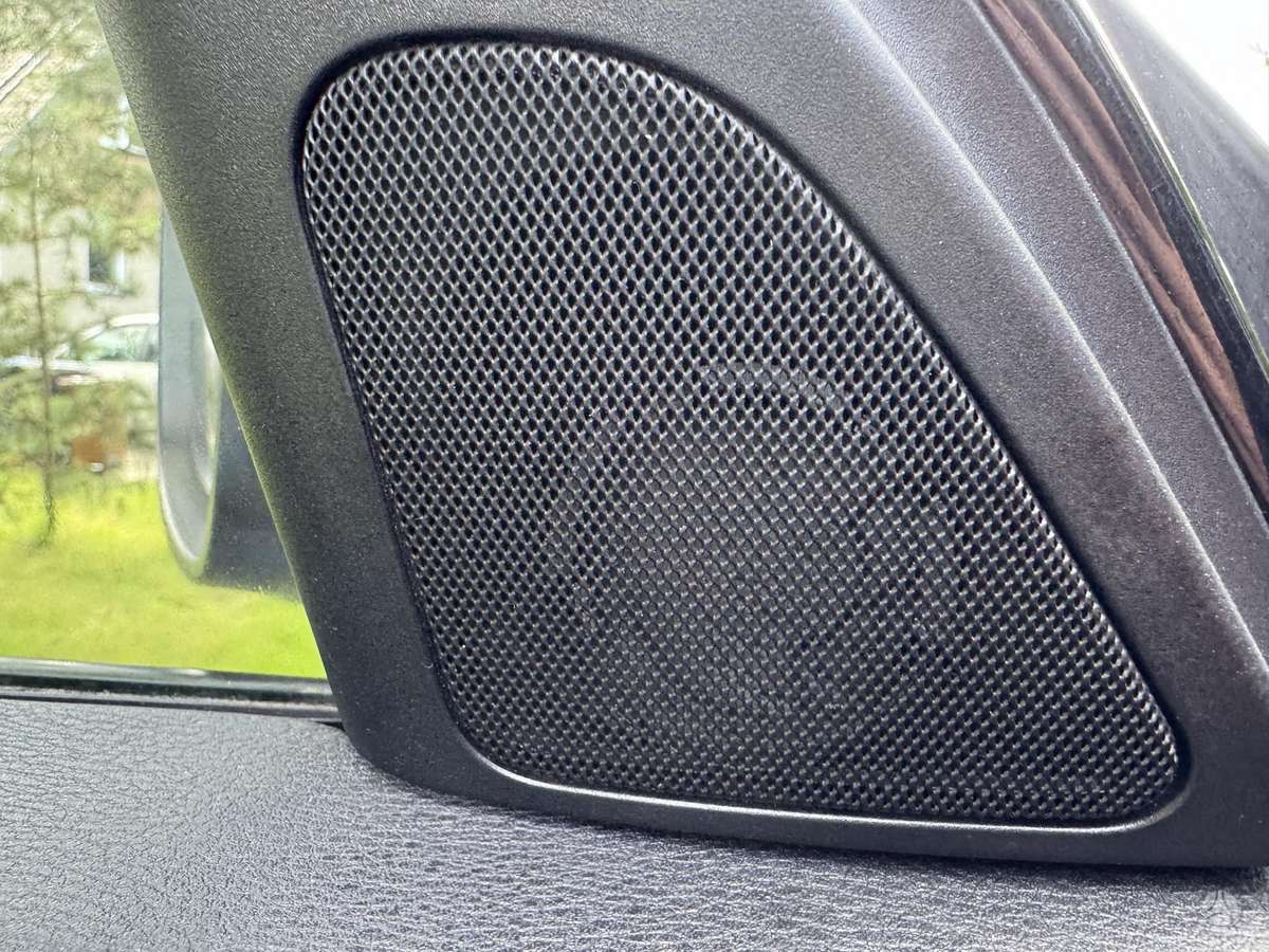 BMW X1 2011 — photo 11