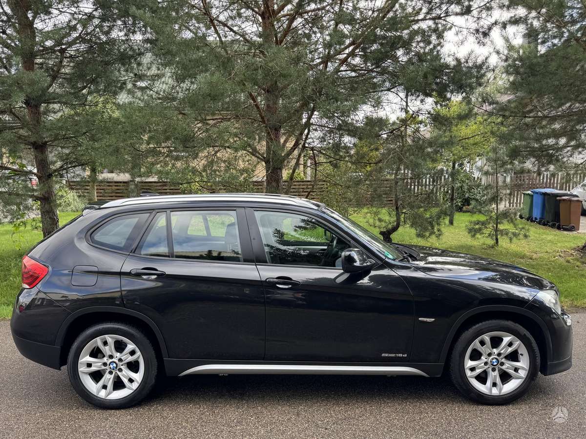 BMW X1 2011 — rear view