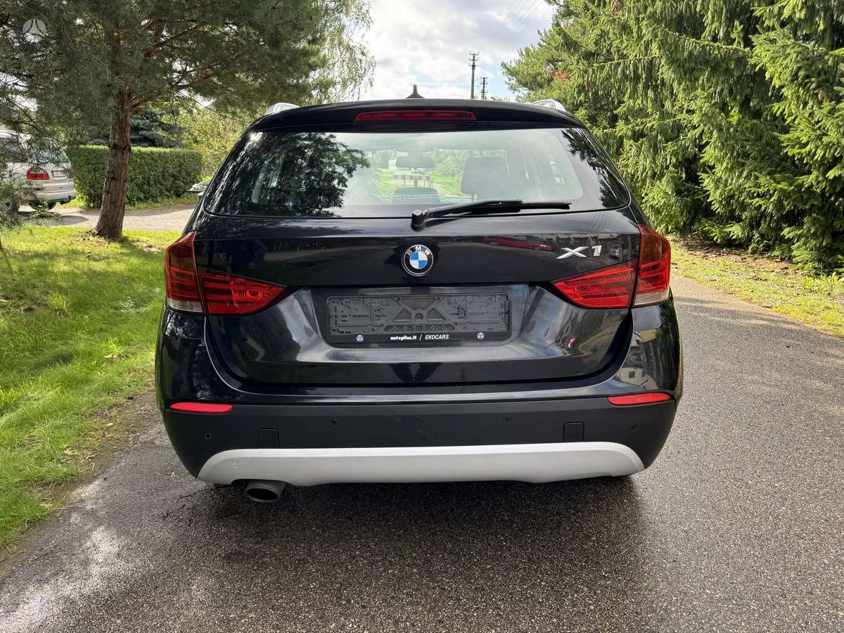 BMW X1 2011 — engine 1995 cm³, 143 HP (105kW)