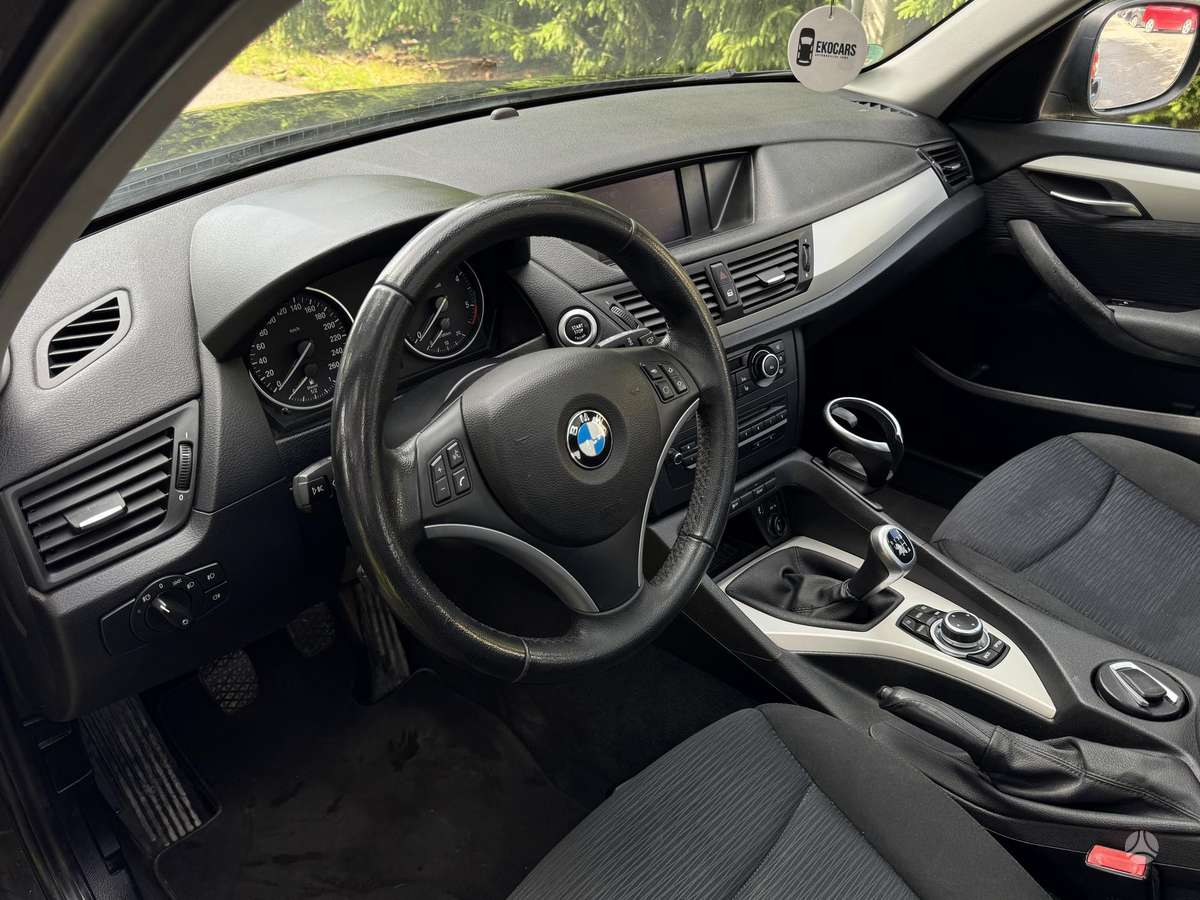 BMW X1 2011 — photo 8