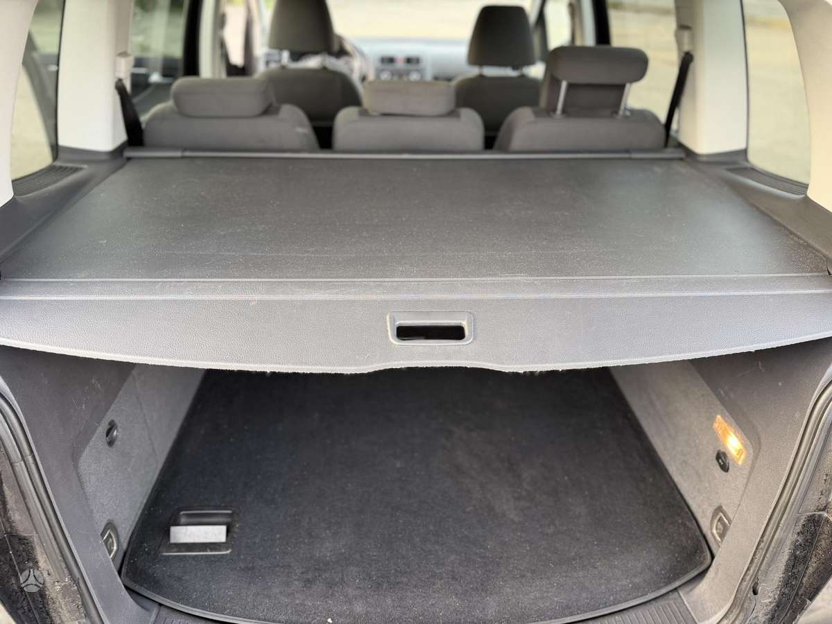 Volkswagen Touran 2011 — photo 12