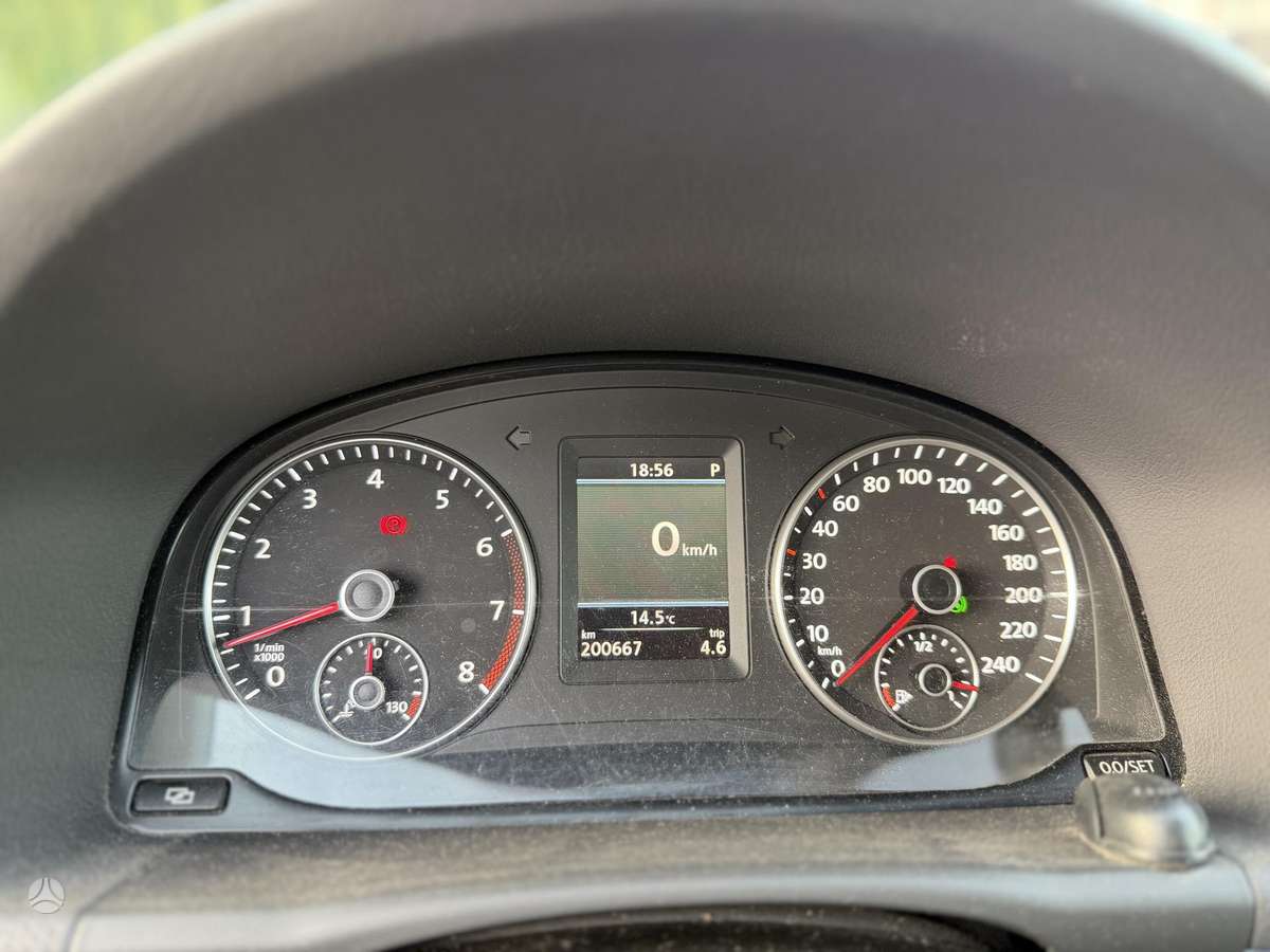 Volkswagen Touran 2011 — photo 16