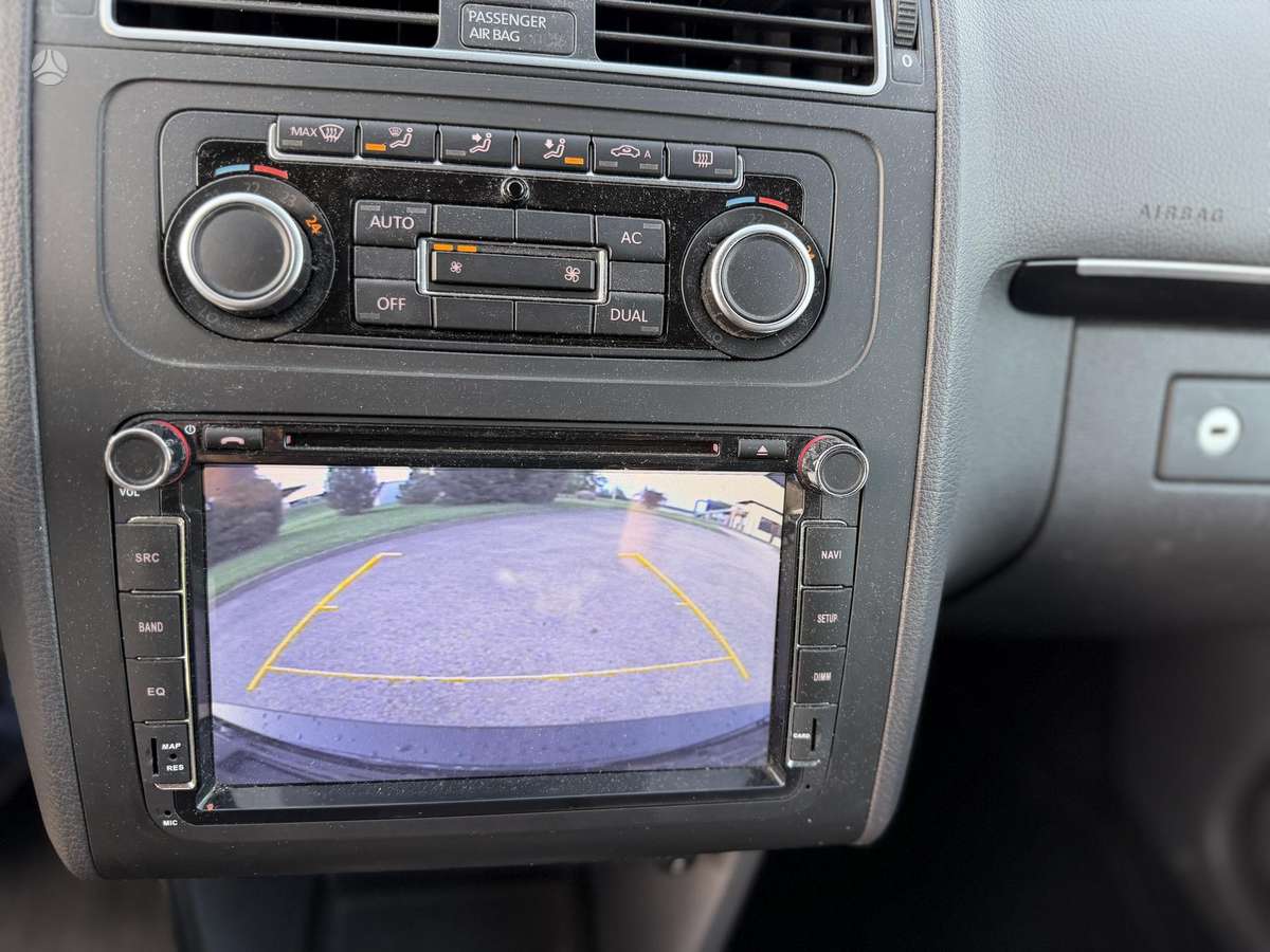 Volkswagen Touran 2011 — photo 18