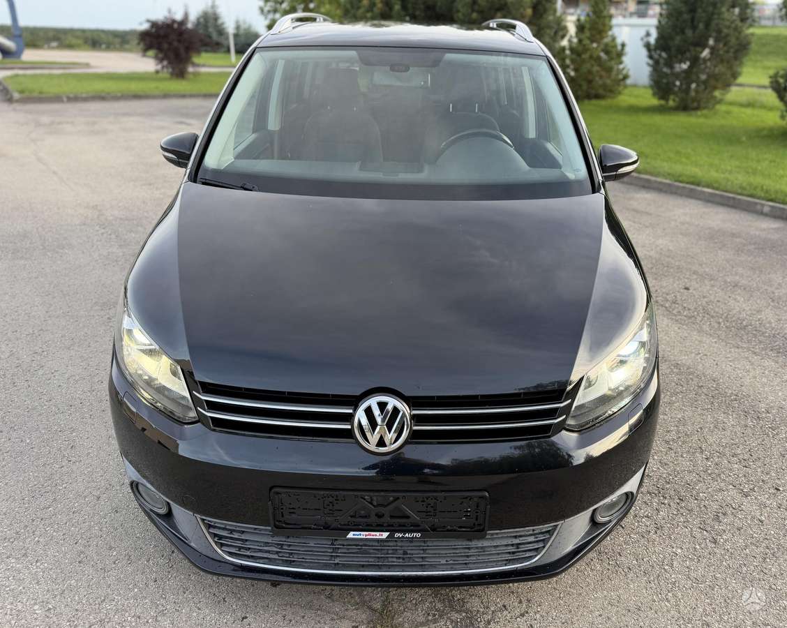 Volkswagen Touran 2011 — rear view