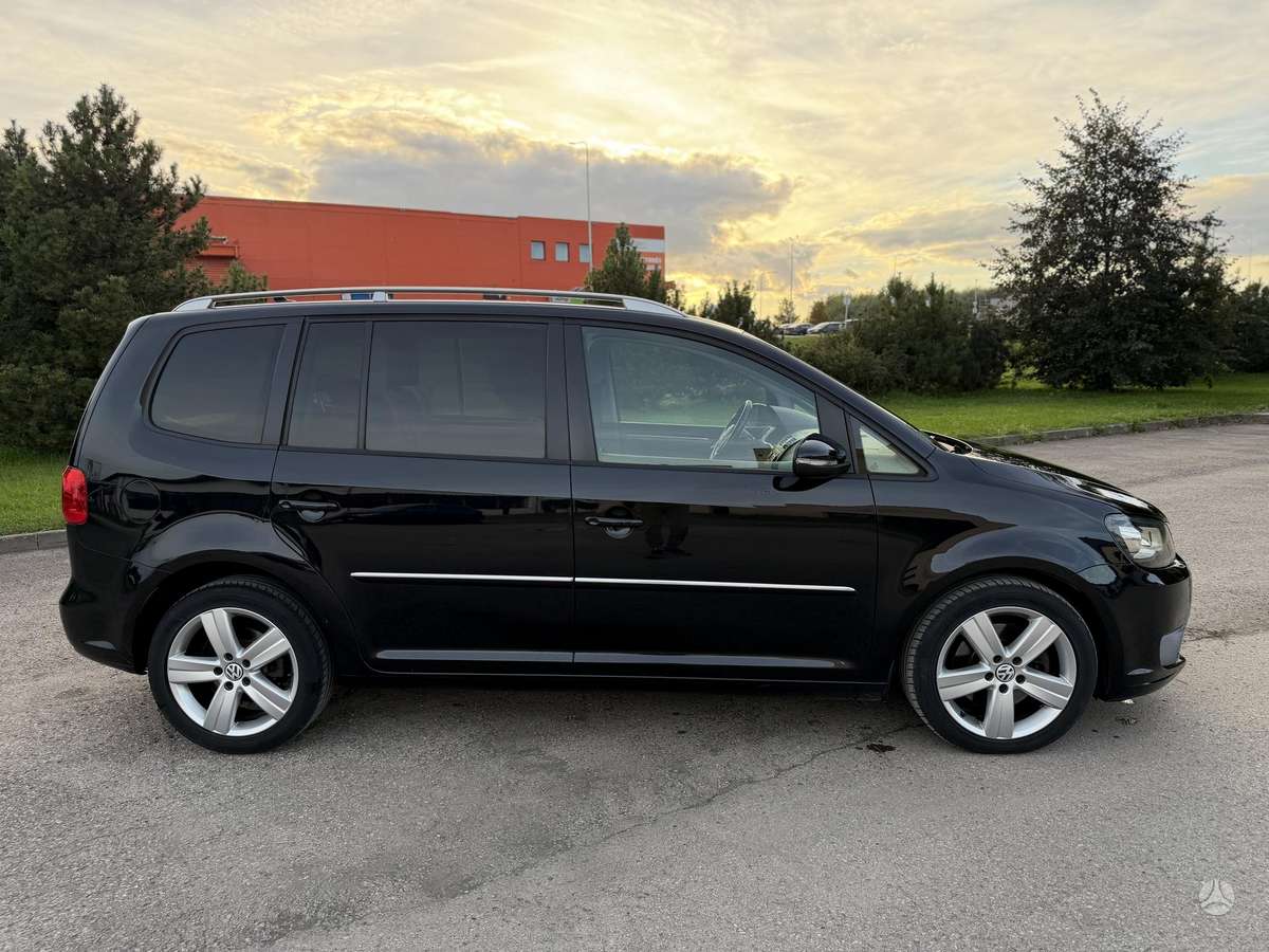Volkswagen Touran 2011 — photo 6