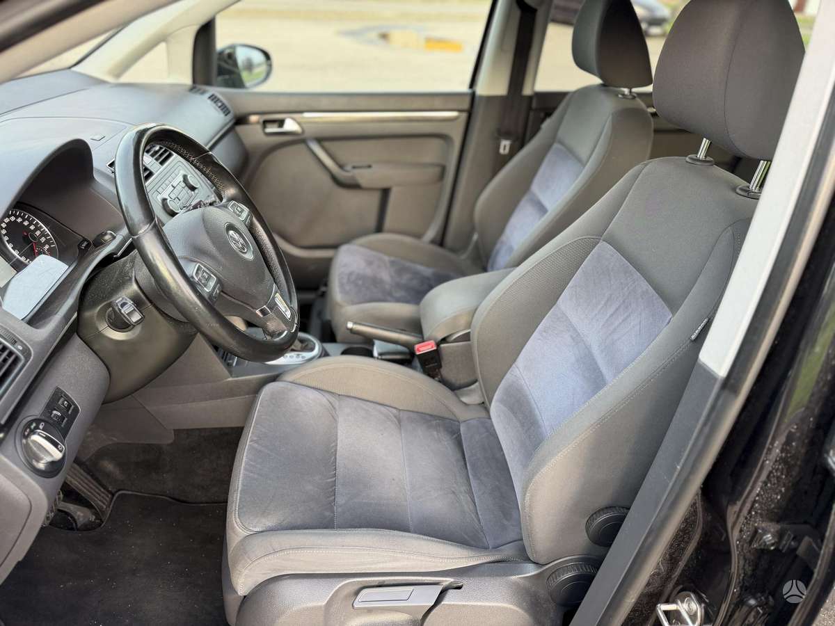 Volkswagen Touran 2011 — photo 8