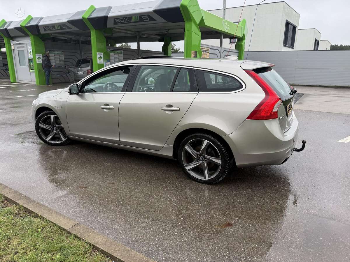 Volvo V60 2013 — вигляд ззаду