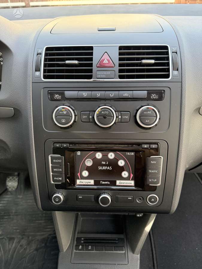 Volkswagen Touran 2014 — photo 11