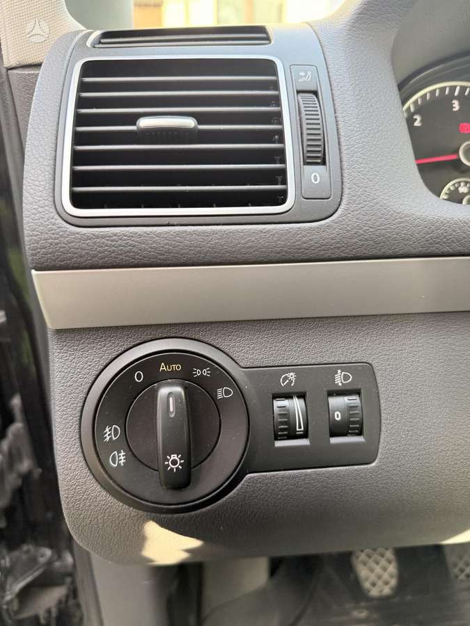 Volkswagen Touran 2014 — photo 16