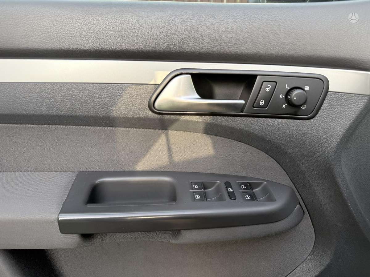Volkswagen Touran 2014 — photo 17