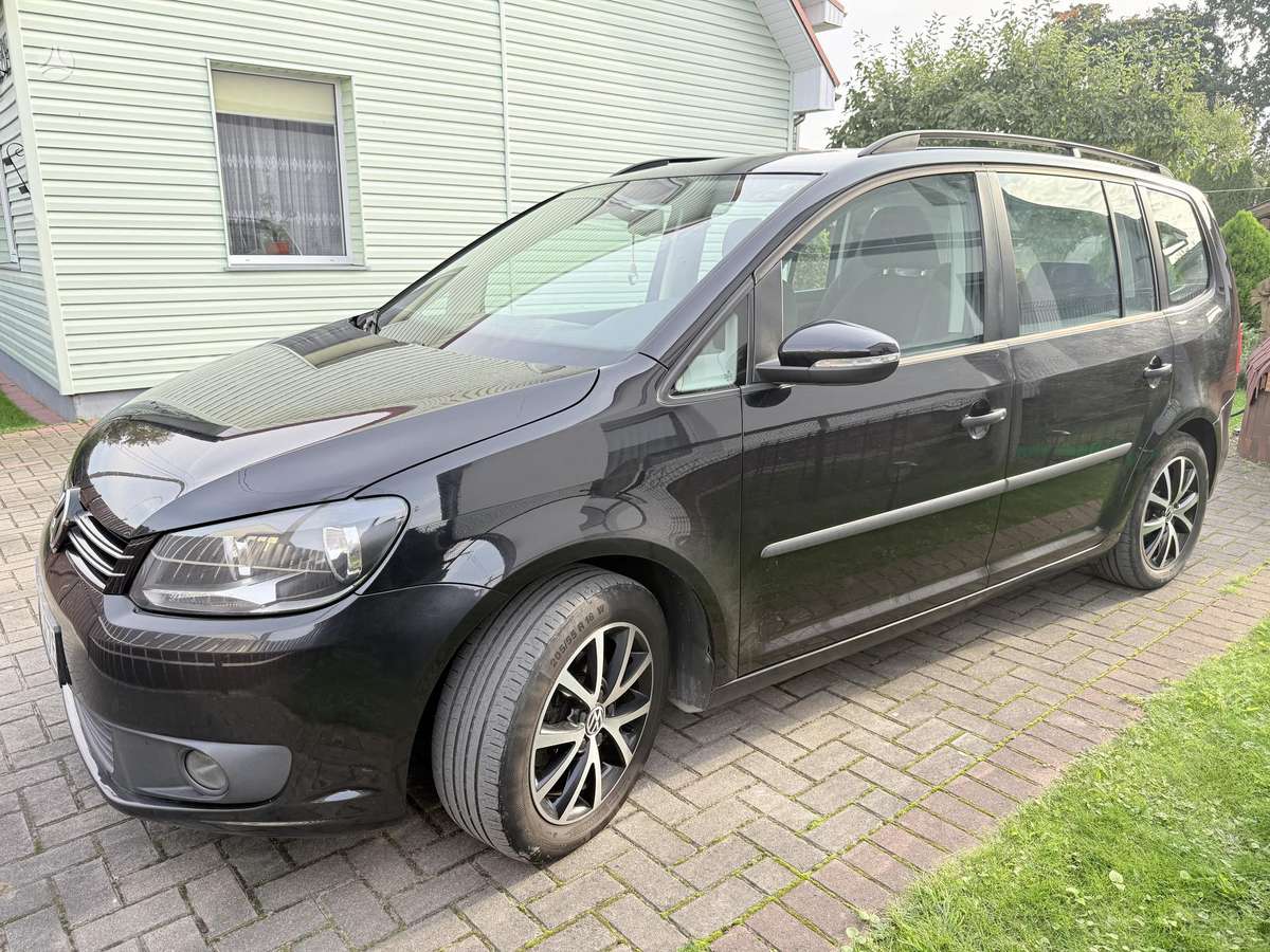 Volkswagen Touran 2014 — interior