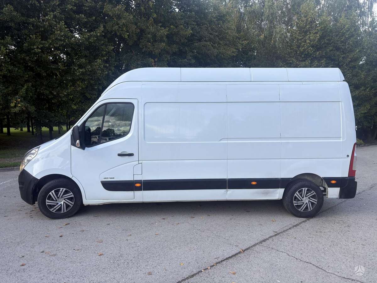 Renault Master 2013 — rear view