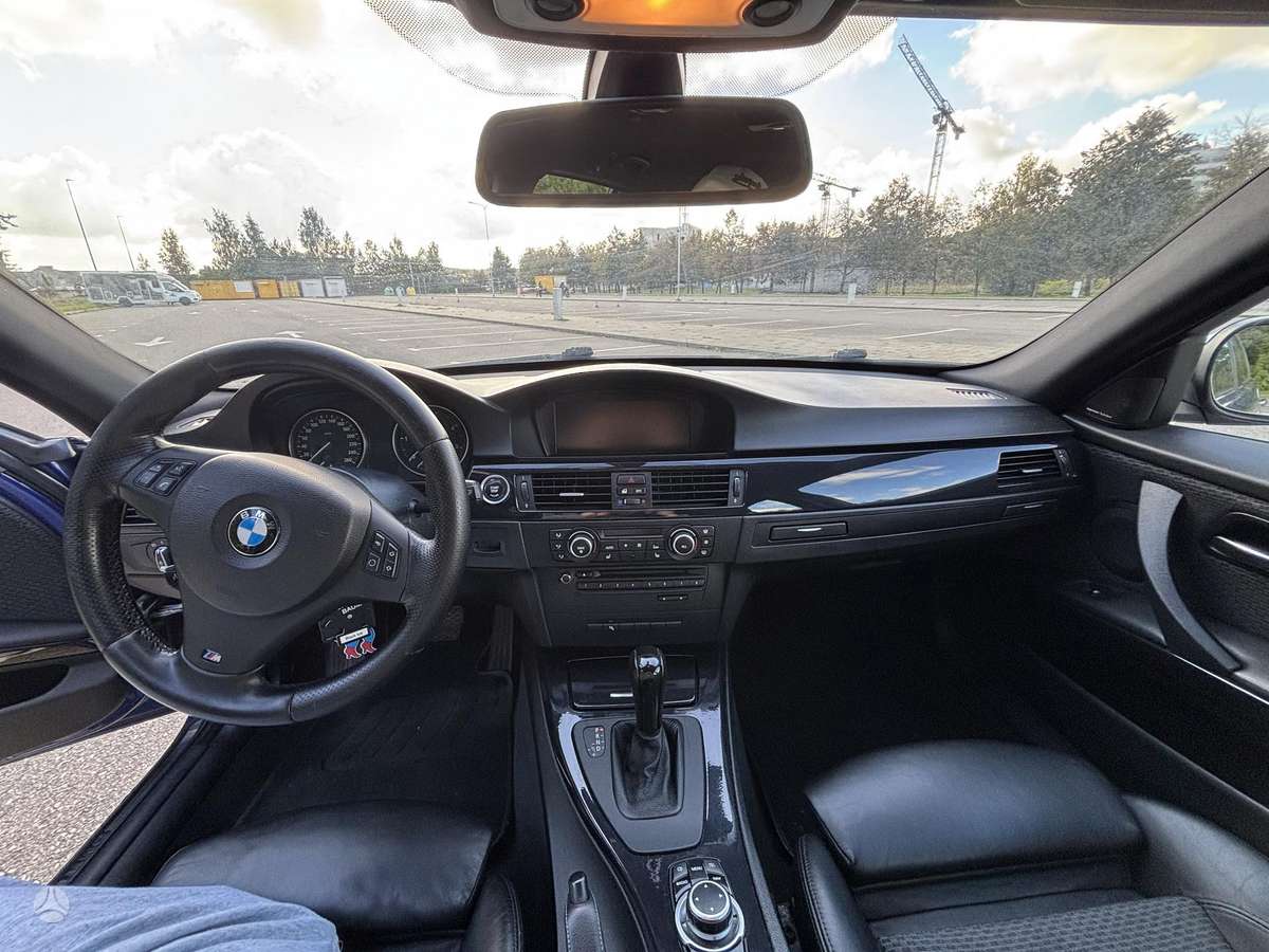 BMW 325 2009 — photo 13
