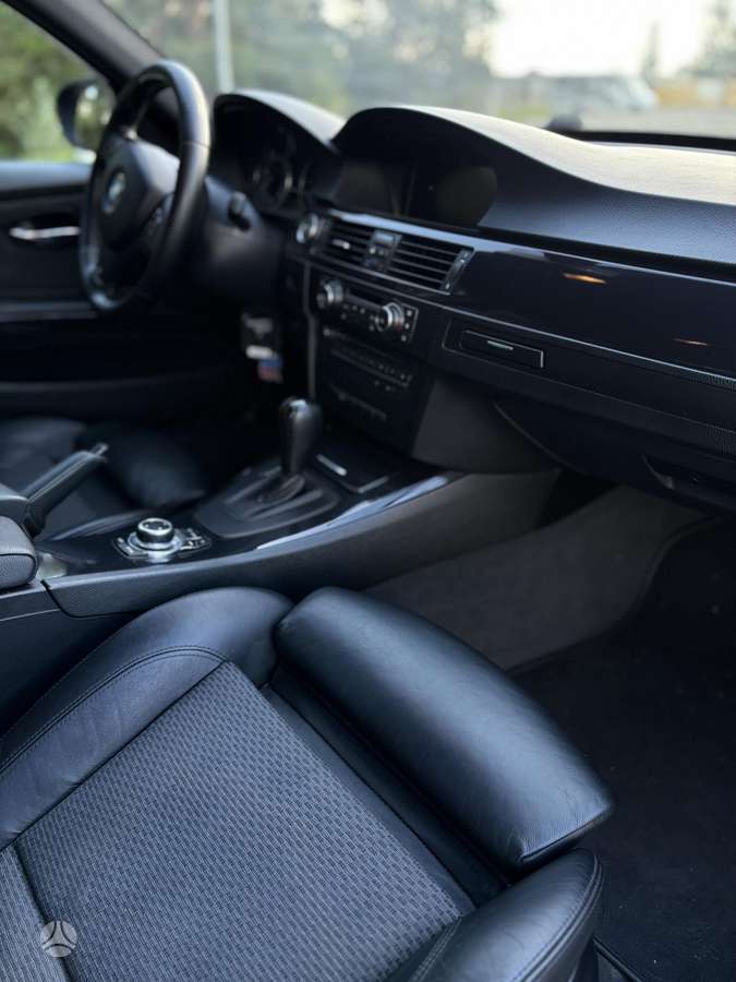 BMW 325 2009 — photo 17