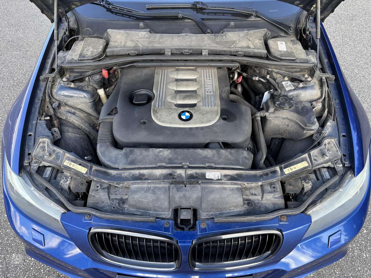 BMW 325 2009 — photo 21
