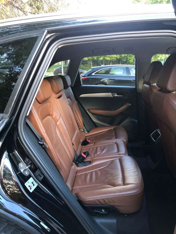 Audi Q5 2009 — interior