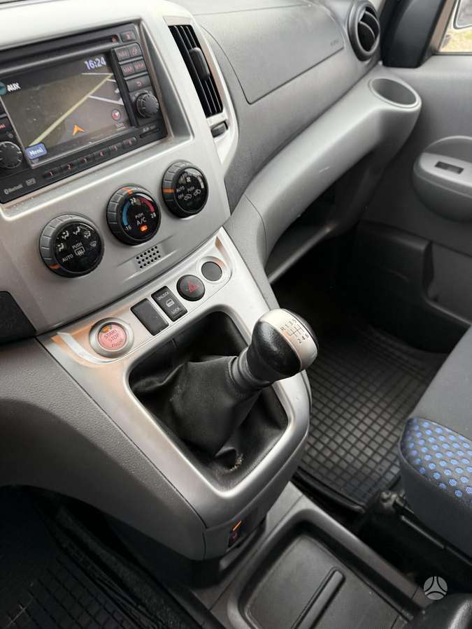 Nissan NV200 2015 — photo 21