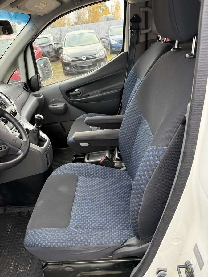 Nissan NV200 2015 — photo 29