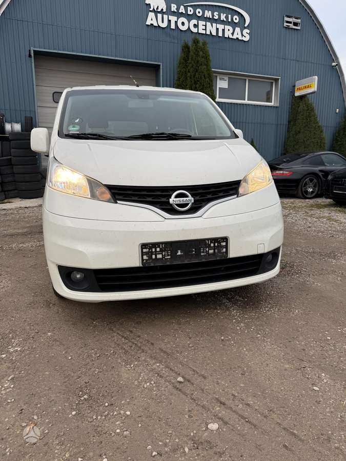 Nissan NV200 2015 — interior