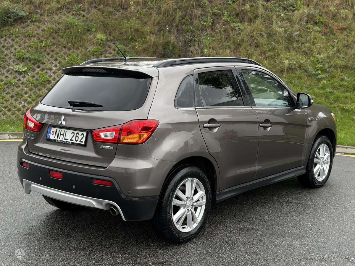 Mitsubishi ASX 2011 — вигляд ззаду